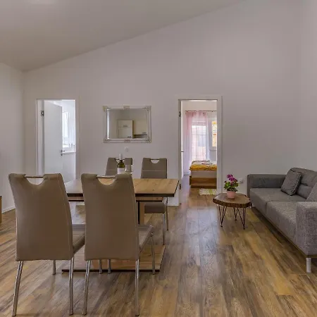 Vera 1 - Eight Units Apartment
