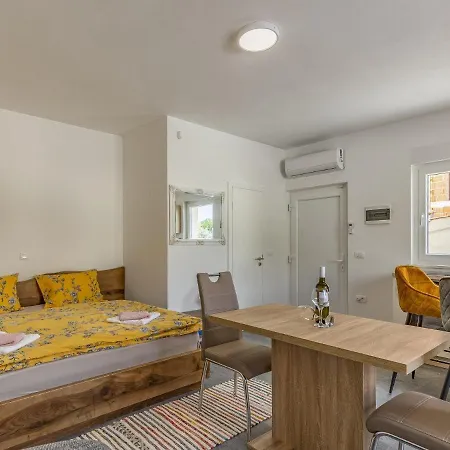 Apartment Vera 1 - Eight Units