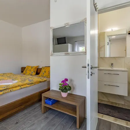 Vera 1 - Eight Units