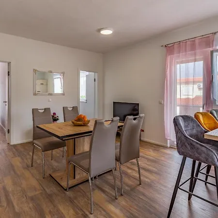 Vera 1 - Eight Units Apartment
