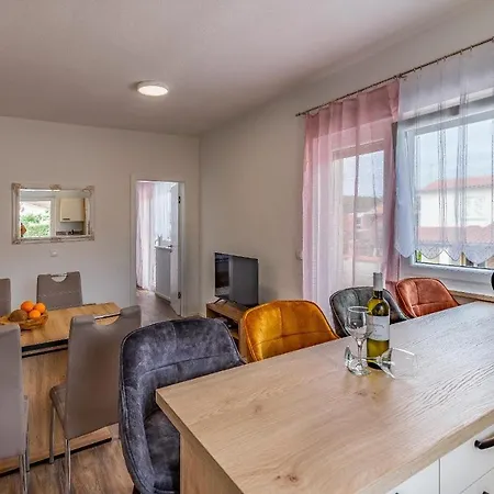 Vera 1 - Eight Units Apartment